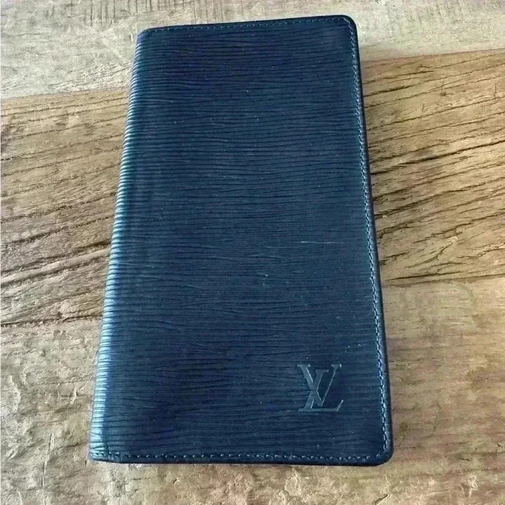 🎉❤️Louis Vuitton Epi Brazza Wallet ~Epi Leather~ Black ~ EUC!
